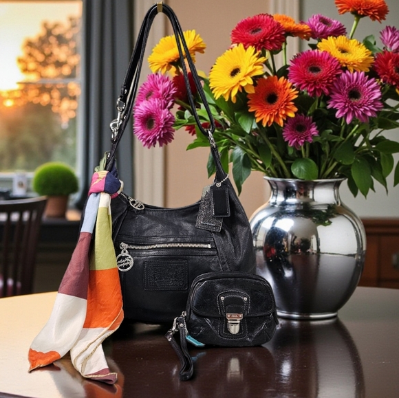 Coach 2010 Poppy LEGACY STARDUST Bag W/Legacy Wristlet & Scarf - Picture 16 of 16